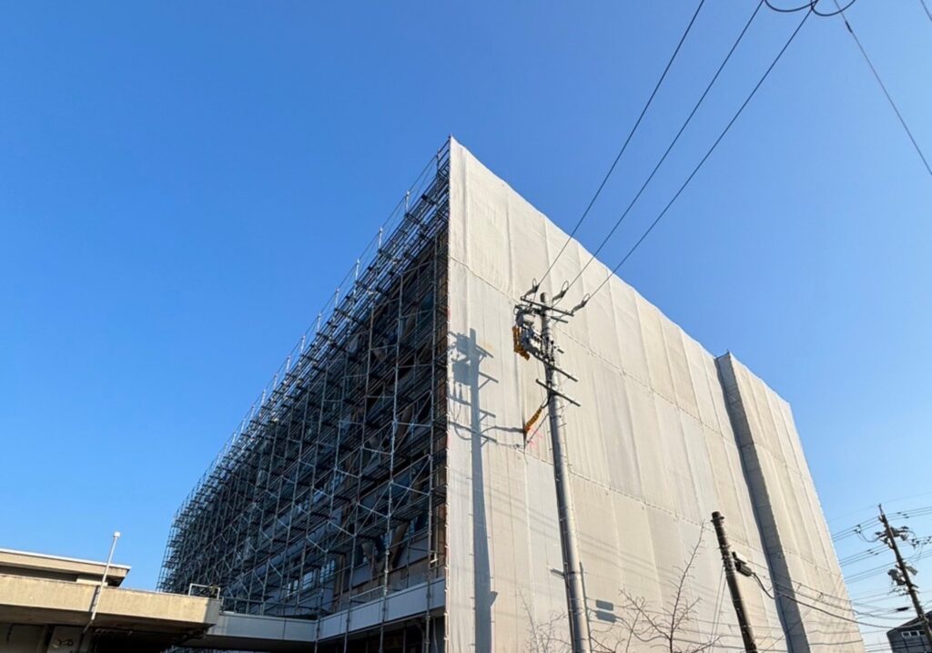 三重県 四日市市 鳶工事 足場工事 改修足場 解体養生足場 吊り足場 新築足場 プラント足場 仮囲い工事 鈴鹿市 桑名市